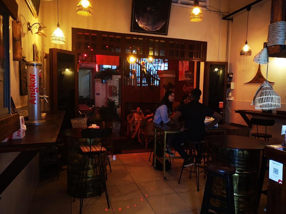 Peri Evi Hostel Phnom Penh Bassac Lane Exterior photo